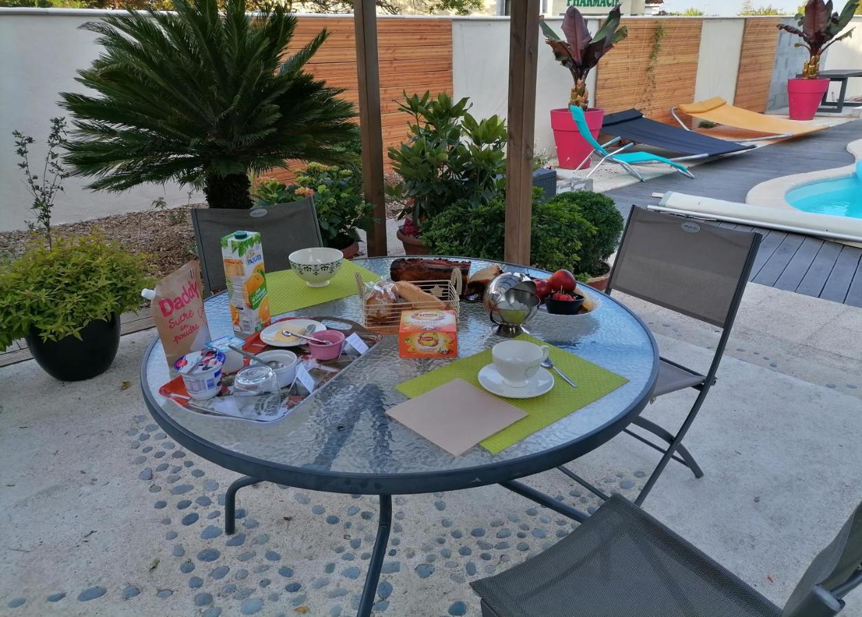 La Croix Landolle Apartment Châteaubernard Екстериор снимка